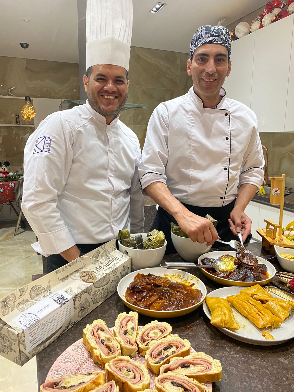 Banquete gastronómico festivo y pan artesanal