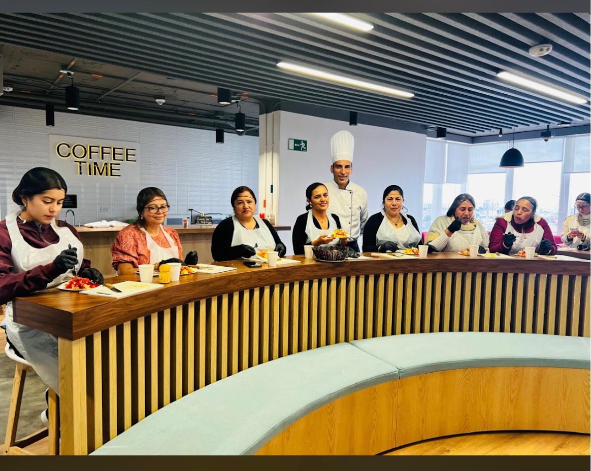 Masterclass culinaria y cena interactiva en barra lounge